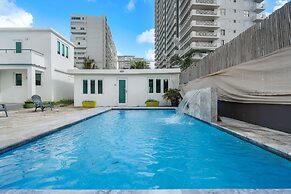 Beach Access Escape With Pool and Tanning Lounges