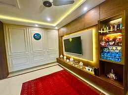 Magnetic North Lodges