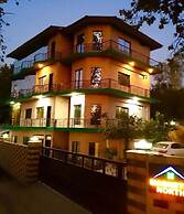 Magnetic North Lodges