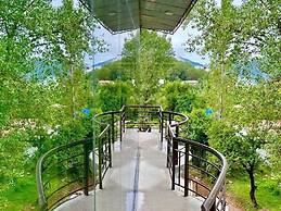 Magnetic North Lodges