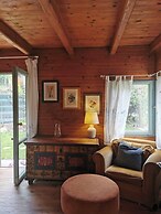 Sunny Wooden House on Creek, 30 Minutes Prague