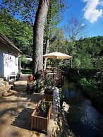 Sunny Wooden House on Creek, 30 Minutes Prague