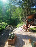 Sunny Wooden House on Creek, 30 Minutes Prague