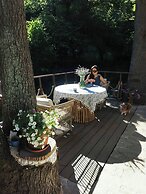 Sunny Wooden House on Creek, 30 Minutes Prague