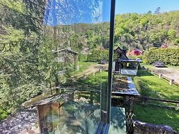 Sunny Wooden House on Creek, 30 Minutes Prague