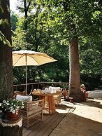 Sunny Wooden House on Creek, 30 Minutes Prague
