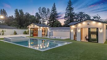 Villa Califa - Resort-style Living w/ Private Pool, Spa & Theater