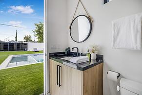 Villa Califa - Resort-style Living w/ Private Pool, Spa & Theater