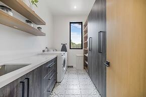 Villa Califa - Resort-style Living w/ Private Pool, Spa & Theater