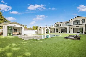 Villa Califa - Resort-style Living w/ Private Pool, Spa & Theater