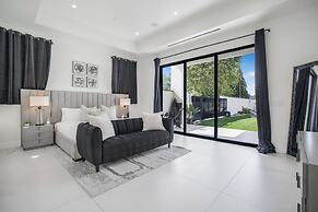 Villa Califa - Resort-style Living w/ Private Pool, Spa & Theater