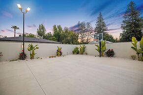 Villa Califa - Resort-style Living w/ Private Pool, Spa & Theater