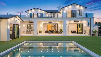 Villa Califa - Resort-style Living w/ Private Pool, Spa & Theater