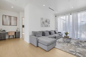 Villa Califa - Resort-style Living w/ Private Pool, Spa & Theater