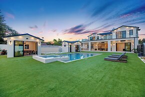 Villa Califa - Resort-style Living w/ Private Pool, Spa & Theater