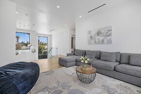 Villa Califa - Resort-style Living w/ Private Pool, Spa & Theater