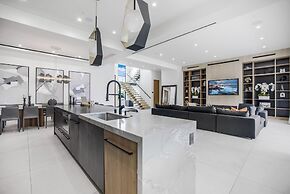Villa Califa - Resort-style Living w/ Private Pool, Spa & Theater