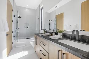 Villa Califa - Resort-style Living w/ Private Pool, Spa & Theater