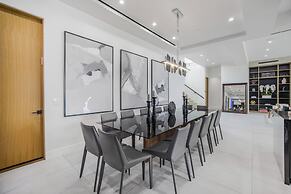 Villa Califa - Resort-style Living w/ Private Pool, Spa & Theater