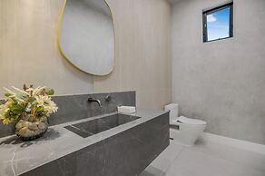 Villa Califa - Resort-style Living w/ Private Pool, Spa & Theater