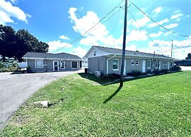 Lemon Bay Motel