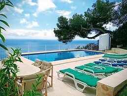 Maria 10 in J vea With 5 Bedrooms and 3 Bathrooms