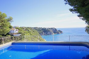 Maria 10 in J vea With 5 Bedrooms and 3 Bathrooms