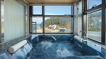 Capella Oceanview Spa Resort Goseong
