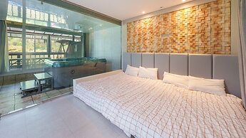 Gapeong Eoneunal Spa Pet Pension