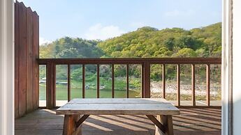 Gapeong Eoneunal Spa Pet Pension