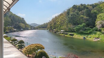 Gapeong Eoneunal Spa Pet Pension