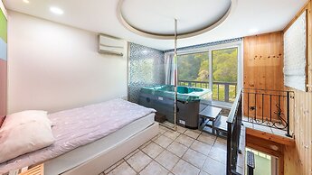 Gapeong Eoneunal Spa Pet Pension