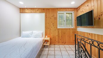 Gapeong Eoneunal Spa Pet Pension