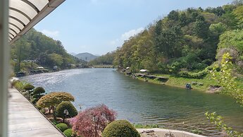 Gapeong Eoneunal Spa Pet Pension