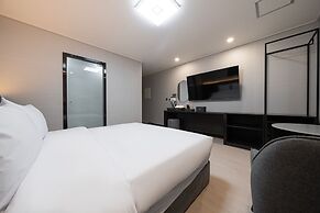 Gunsan Hound Hotel