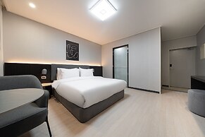 Gunsan Hound Hotel
