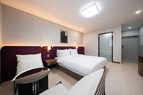 Gunsan Hound Hotel