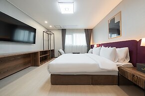 Gunsan Hound Hotel