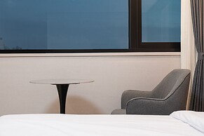 Gunsan Hound Hotel