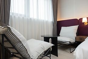 Gunsan Hound Hotel