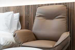 Gunsan Hound Hotel