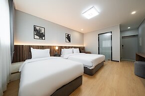 Gunsan Hound Hotel