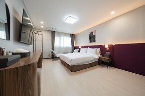Gunsan Hound Hotel