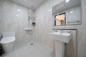 Gunsan Hound Hotel
