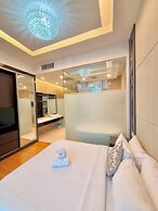 Dorsett Residence by crystal