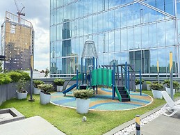 Dorsett Residence by crystal