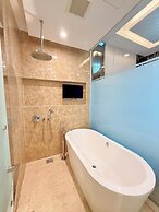 Dorsett Residence by crystal