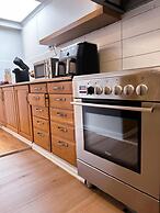 City Centre Treehouse With Backyard