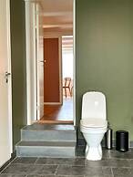 City Centre Treehouse With Backyard