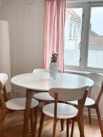 City Centre Treehouse With Backyard